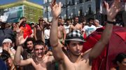 En 2008, les Espagnoles sortent dans la rue, pas encore pour célébrer les nombreux sacres de la Roja mais pour contester la politique d'austérité du gouvernement Zapatero. En 2008, les Espagnoles sortent dans la rue, pas encore pour célébrer les nombreux sacres de la Roja mais pour contester la politique d'austérité du gouvernement Zapatero.