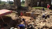 Plusieurs campagnes de fouilles archéologiques ont été menées dans les ruines du château de Walhain. Plusieurs campagnes de fouilles archéologiques ont été menées dans les ruines du château de Walhain.