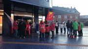 Une cinquantaine de manifestants devant l'hôtel de police de Charleroi Une cinquantaine de manifestants devant l'hôtel de police de Charleroi