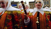 Les gilles de Binche et leurs masques de cire Les gilles de Binche et leurs masques de cire