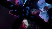 La caméra est sous le dancefloor dans le clip d'Odezenne La caméra est sous le dancefloor dans le clip d'Odezenne