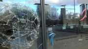 Gilets jaunes à Bruxelles: voitures incendiées, jets de pierre à Arts-Loi (photos et vidéos) Gilets jaunes à Bruxelles: voitures incendiées, jets de pierre à Arts-Loi (photos et vidéos)