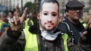 Certains manifestants portaient des masques à l'effigie d'Alexandre Benalla, l'ancien collaborateur d'Emmanuel Macron Certains manifestants portaient des masques à l'effigie d'Alexandre Benalla, l'ancien collaborateur d'Emmanuel Macron
