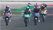 Dalla Porta ouvre son palmarès en Moto3 au GP de Saint-Marin, marqué par un gros crash Dalla Porta ouvre son palmarès en Moto3 au GP de Saint-Marin, marqué par un gros crash