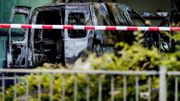 Une voiture fonce dans la façade du journal De Telegraaf à Amsterdam, qui parle d'un attentat Une voiture fonce dans la façade du journal De Telegraaf à Amsterdam, qui parle d'un attentat