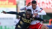 Le Standard rechute à Mouscron (1-0) et voit les PO1 s'éloigner sérieusement Le Standard rechute à Mouscron (1-0) et voit les PO1 s'éloigner sérieusement