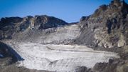 En Suisse, des funérailles en montagne pour un glacier disparu En Suisse, des funérailles en montagne pour un glacier disparu