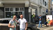 Houssain Gharbi (à droite) coordonne cette action de solidarité dans le quartier dit de Chicago à deux pas du canal à Bruxelles Houssain Gharbi (à droite) coordonne cette action de solidarité dans le quartier dit de Chicago à deux pas du canal à Bruxelles