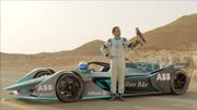 Felipe Massa et sa Formula E font la course contre un... faucon pélerin Felipe Massa et sa Formula E font la course contre un... faucon pélerin