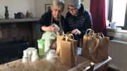 Maggy, la première cliente de Stéphanie. "C'est plutôt ma troisième grand-mère", confie-t-elle Maggy, la première cliente de Stéphanie. "C'est plutôt ma troisième grand-mère", confie-t-elle
