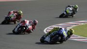 Parti de la huitième place sur la grille, Valentino Rossi va remonter un à un tous ses adversaires. Parti de la huitième place sur la grille, Valentino Rossi va remonter un à un tous ses adversaires.