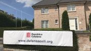 Plus de 150 supporters rassemblés devant la villa de Carles Puigdemont à Waterloo Plus de 150 supporters rassemblés devant la villa de Carles Puigdemont à Waterloo