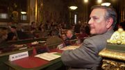 L'ancien bourgmestre devenu ministre-président s'oppose à la fermeture en 2001. L'ancien bourgmestre devenu ministre-président s'oppose à la fermeture en 2001.