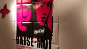 Affiche du film "Baise-Moi" avec Virginie Despentes, exemple type du porno alternatif, qui questionne le genre et les rapports hommes-femmes Affiche du film "Baise-Moi" avec Virginie Despentes, exemple type du porno alternatif, qui questionne le genre et les rapports hommes-femmes