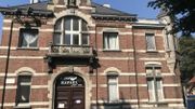 L'entrée historique de l'ancien hôpital Saint-Anne et sa grosse porte, au pied de la collégiale Saint-Guidon. Les bâtiments accueillent aujourd'hui l'ASBL Rafaël qui y héberge des personnes en grande détresse L'entrée historique de l'ancien hôpital Saint-Anne et sa grosse porte, au pied de la collégiale Saint-Guidon. Les bâtiments accueillent aujourd'hui l'ASBL Rafaël qui y héberge des personnes en grande détresse