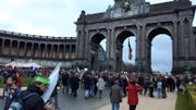 La manifestation a débuté à 13h mais vers 16h20, l'afflux était toujours observable au Cinquantenaire La manifestation a débuté à 13h mais vers 16h20, l'afflux était toujours observable au Cinquantenaire