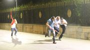 Les très nombreux affrontements entre manifestants et les putschistes ont causé de très nombreux blessés et morts. Les très nombreux affrontements entre manifestants et les putschistes ont causé de très nombreux blessés et morts.