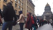 Les participants voulaient initialement aller manifester massivement à Paris, mais la marche pour le climat y a été annulée après les attentats de Paris. Les participants voulaient initialement aller manifester massivement à Paris, mais la marche pour le climat y a été annulée après les attentats de Paris.
