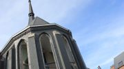 «La Chapelle» est… une ancienne chapelle désacralisée qui a été complètement rénovée par un architecte habitant à l’étage. Il a ouvert une salle de concerts et de spectacles au rez-de-chaussée dont Philippe assure l’essentiel de la programmation «La Chapelle» est… une ancienne chapelle désacralisée qui a été complètement rénovée par un architecte habitant à l’étage. Il a ouvert une salle de concerts et de spectacles au rez-de-chaussée dont Philippe assure l’essentiel de la programmation