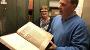 La réserve précieuse renferme d'étonnants ouvrages anciens, comme cette cosmographie de 1614 en lettres gothiques enluminées. La réserve précieuse renferme d'étonnants ouvrages anciens, comme cette cosmographie de 1614 en lettres gothiques enluminées.