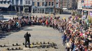 Huy: plus de 400 élèves de primaire sur la Grand-Place pour les "Tambours pour la paix" Huy: plus de 400 élèves de primaire sur la Grand-Place pour les "Tambours pour la paix"