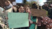 A gauche, Fatima, qui vient de réussi son CEB à l'école communale de Grez-Doiceau. A gauche, Fatima, qui vient de réussi son CEB à l'école communale de Grez-Doiceau.