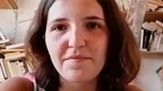 Esther estime que voir en permanence les autres étudiants qui sont concentrés sur leur matière réduit son envie de consulter son téléphone portable ou de faire autre chose que travailler Esther estime que voir en permanence les autres étudiants qui sont concentrés sur leur matière réduit son envie de consulter son téléphone portable ou de faire autre chose que travailler