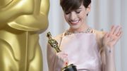 Anne Hathaway ravie de sa statuette pour son rôle dans "Les Misérables". Anne Hathaway ravie de sa statuette pour son rôle dans "Les Misérables".