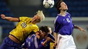 Faire des têtes au football serait plus risqué pour les femmes Faire des têtes au football serait plus risqué pour les femmes