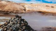 En Islande, l’eau est trop chaude avant d’être envoyée vers le chauffage central des maisons. C’est de l’énergie perdue estiment certains spécialistes de la géothermie. En Islande, l’eau est trop chaude avant d’être envoyée vers le chauffage central des maisons. C’est de l’énergie perdue estiment certains spécialistes de la géothermie.