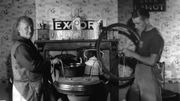 Romain Maes et sa mère, en 1935 Romain Maes et sa mère, en 1935