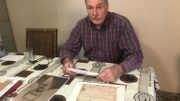 Harry Delsaut devant les documents d'époque qui saluent les actes de son grand-père Harry Delsaut devant les documents d'époque qui saluent les actes de son grand-père