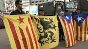 Le drapeau de la Flandre au côté de celui des indépendantistes Le drapeau de la Flandre au côté de celui des indépendantistes