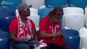 Une fan du Panama tricote en tribune, l'Angleterre, elle, ne fait pas dans la dentelle Une fan du Panama tricote en tribune, l'Angleterre, elle, ne fait pas dans la dentelle