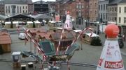 A Charleroi, place de la Digue, tout est prêt aussi : ne manquent que les chalands A Charleroi, place de la Digue, tout est prêt aussi : ne manquent que les chalands