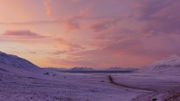 Les couleurs pastel du ciel arctique à quelques semaines de la longue nuit polaire. Les couleurs pastel du ciel arctique à quelques semaines de la longue nuit polaire.