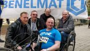 Les collègues d'Olivier venus le soutenir lors d'une course de handbike. Les collègues d'Olivier venus le soutenir lors d'une course de handbike.