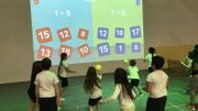 Séance de calculs mentaux sur écran interactif. Un moyen de lier sport et cours transversaux à l'école. Séance de calculs mentaux sur écran interactif. Un moyen de lier sport et cours transversaux à l'école.