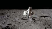 Drapeau, caméra, sac-poubelle… les incroyables histoires de la mission Apollo 11 Drapeau, caméra, sac-poubelle… les incroyables histoires de la mission Apollo 11