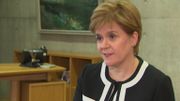 La Première Ministre écossaise, Nicola Sturgeon, considère le comportement de Boris Johnson "scandaleux". La Première Ministre écossaise, Nicola Sturgeon, considère le comportement de Boris Johnson "scandaleux".