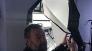 (2) Comment bénéficier des effets d'un très gros spot classique de cinéma, tout en réduisant le poids et la consommation de l'ensemble ? Bruno Verstraete cache en fait deux petits spots dans une grosse structure, la puissance de la technologie led faisant le reste (2) Comment bénéficier des effets d'un très gros spot classique de cinéma, tout en réduisant le poids et la consommation de l'ensemble ? Bruno Verstraete cache en fait deux petits spots dans une grosse structure, la puissance de la technologie led faisant le reste