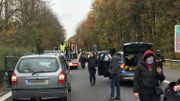 Les gilets jaunes mènent une courte opération escargot sur l'E19 Les gilets jaunes mènent une courte opération escargot sur l'E19