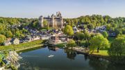 Pierrefonds a été rebâti comme un château du Moyen-Age tel qu'on le rêvait au 19e siècle. Pierrefonds a été rebâti comme un château du Moyen-Age tel qu'on le rêvait au 19e siècle.
