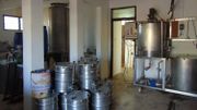 Dans ses locaux d’environ 30 mètres carrés, Clément Djameh est capable de produire quelque 200 litres de bière par jour, trois fois par semaine. Dans ses locaux d’environ 30 mètres carrés, Clément Djameh est capable de produire quelque 200 litres de bière par jour, trois fois par semaine.
