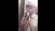 Un accompagnateur polyglotte s'amuse à jongler avec les langues lors de ses arrivées en gare Un accompagnateur polyglotte s'amuse à jongler avec les langues lors de ses arrivées en gare