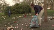 Marine, présente hier soir, est revenue ce matin pour ramasser les déchets. Marine, présente hier soir, est revenue ce matin pour ramasser les déchets.