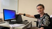 Mélissa vient de recevoir un ordinateur portable à prêter Mélissa vient de recevoir un ordinateur portable à prêter