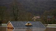 Tempête Dennis: alerte rouge au Pays de Galles, où la météo présente un "danger de mort" Tempête Dennis: alerte rouge au Pays de Galles, où la météo présente un "danger de mort"