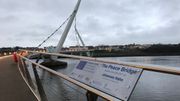 Le "Peace Bridge" de Derry-Londonderry, qui relie la rive catholique et la rive protestante. Le "Peace Bridge" de Derry-Londonderry, qui relie la rive catholique et la rive protestante.