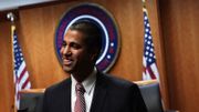 Ajit Pai, nouveau patron de la FCC a résumé sa vision du net en une phrase: «Consumers benefit most from competition, not préemptive regulation». Ajit Pai, nouveau patron de la FCC a résumé sa vision du net en une phrase: «Consumers benefit most from competition, not préemptive regulation».